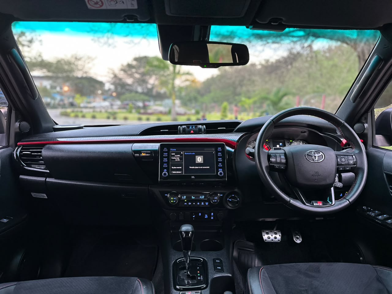TOYOTA HILUX DOUBLE CABIN thumbnail 4